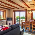 Nelly By Interhome בקתה
